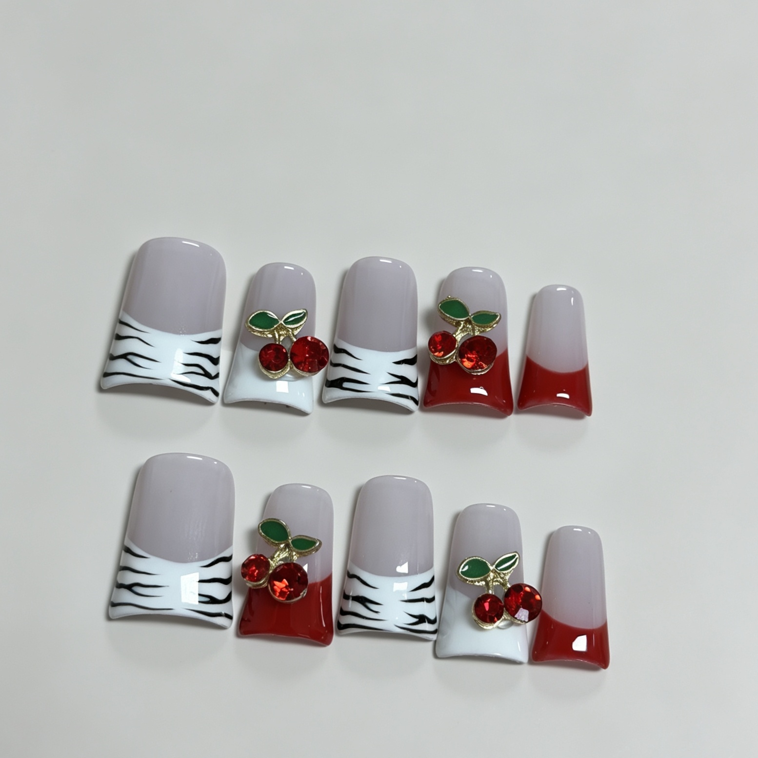 Накладные ногти средней длины, – обзор и цена Nail Art Red Cherry